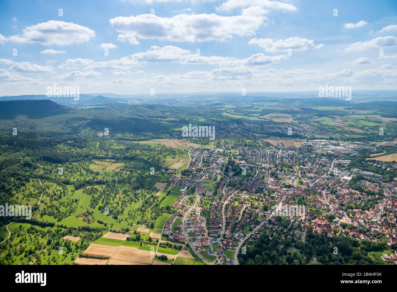 Luftbild einer Stadt in Süddeutschland Stockfoto