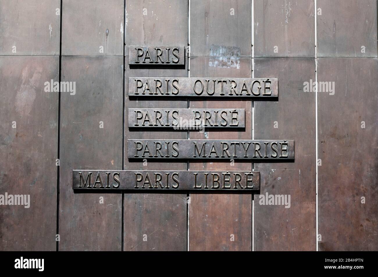 Inschrift am Sockel der Statue von General Charles de Gaulle, Paris, Frankreich, Europa Stockfoto