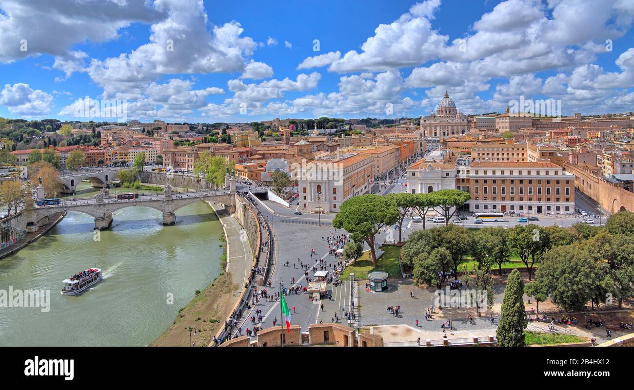 Panorama mit Tiber Via della Conciliazione Petersdom und Vatikanpalast in Vatikan, Rom, Latium, Italien Stockfoto