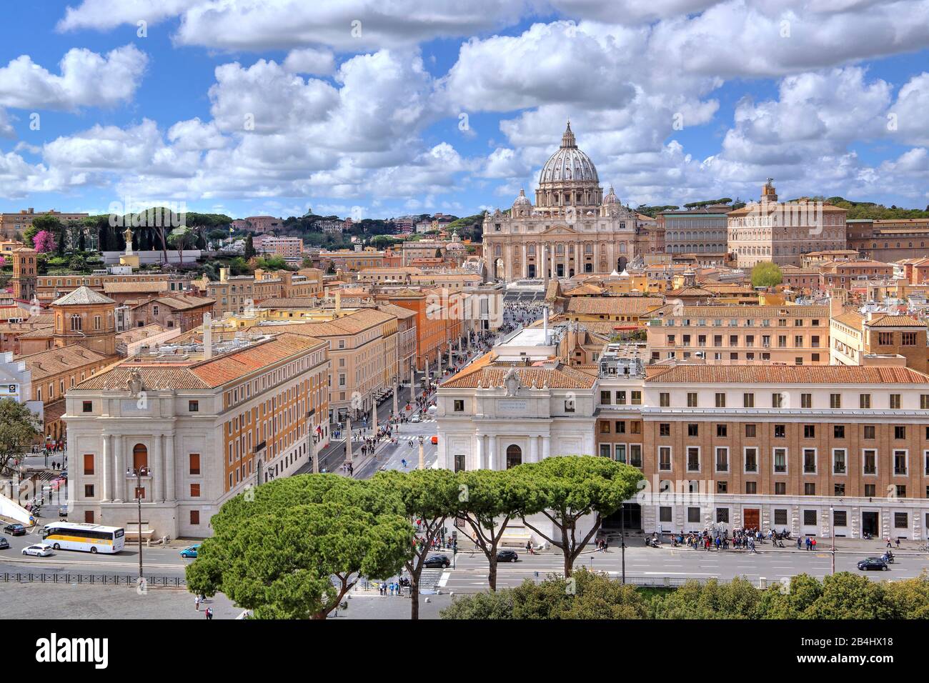 Via della Conciliazione Petersdom und Vatikanpalast in Vatikan, Rom, Latium, Italien Stockfoto