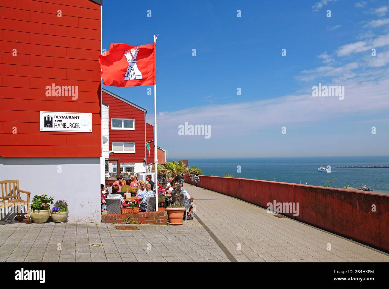 Restaurantterrasse am Falm im Oberland, Heligoland, Helgoland Bay, Deutsche Bucht, Nordseeinsel, Nordsee, Schleswig-Holstein, Deutschland Stockfoto