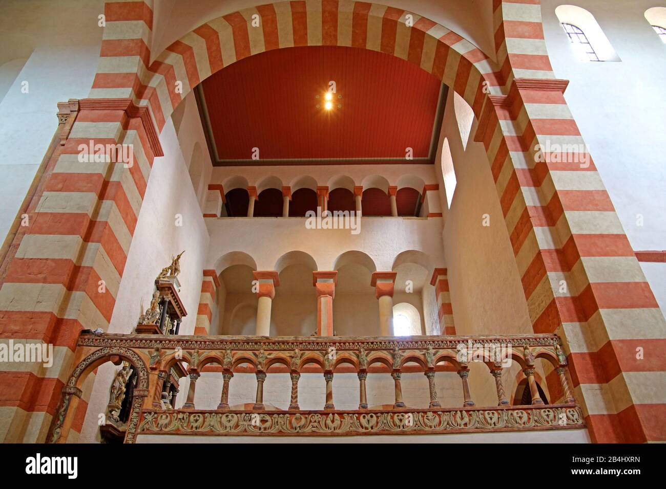 Engelschorschranke in der frühromanischen Kirche St. Michael, Hildesheim, Niedersachsen, Deutschland Stockfoto