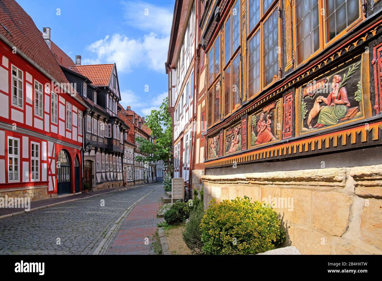 Fachwerkhäuser und Renaissance-Fachwerkhaus Werners Haus in der Straße Hinterer Brühl im Fachwerkviertel, in Hildesheim, Niedersachsen, Deutschland Stockfoto