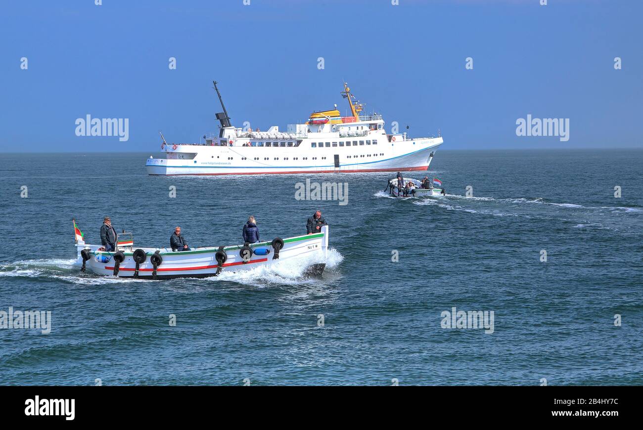 Badeort Funny Girl unterwegs mit Boardbooten, Helgoland, Heligoland Bay, Deutsche Bucht, Nordseeinsel, Nordsee, Schleswig-Holstein, Deutschland Stockfoto