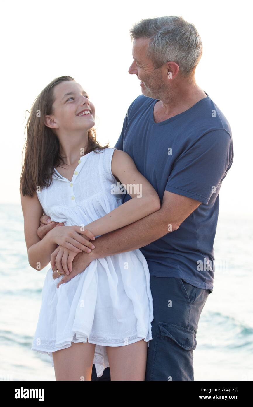 Vater und tochter urlaub ferien Fotos und Bildmaterial in hoher Auflösung Alamy
