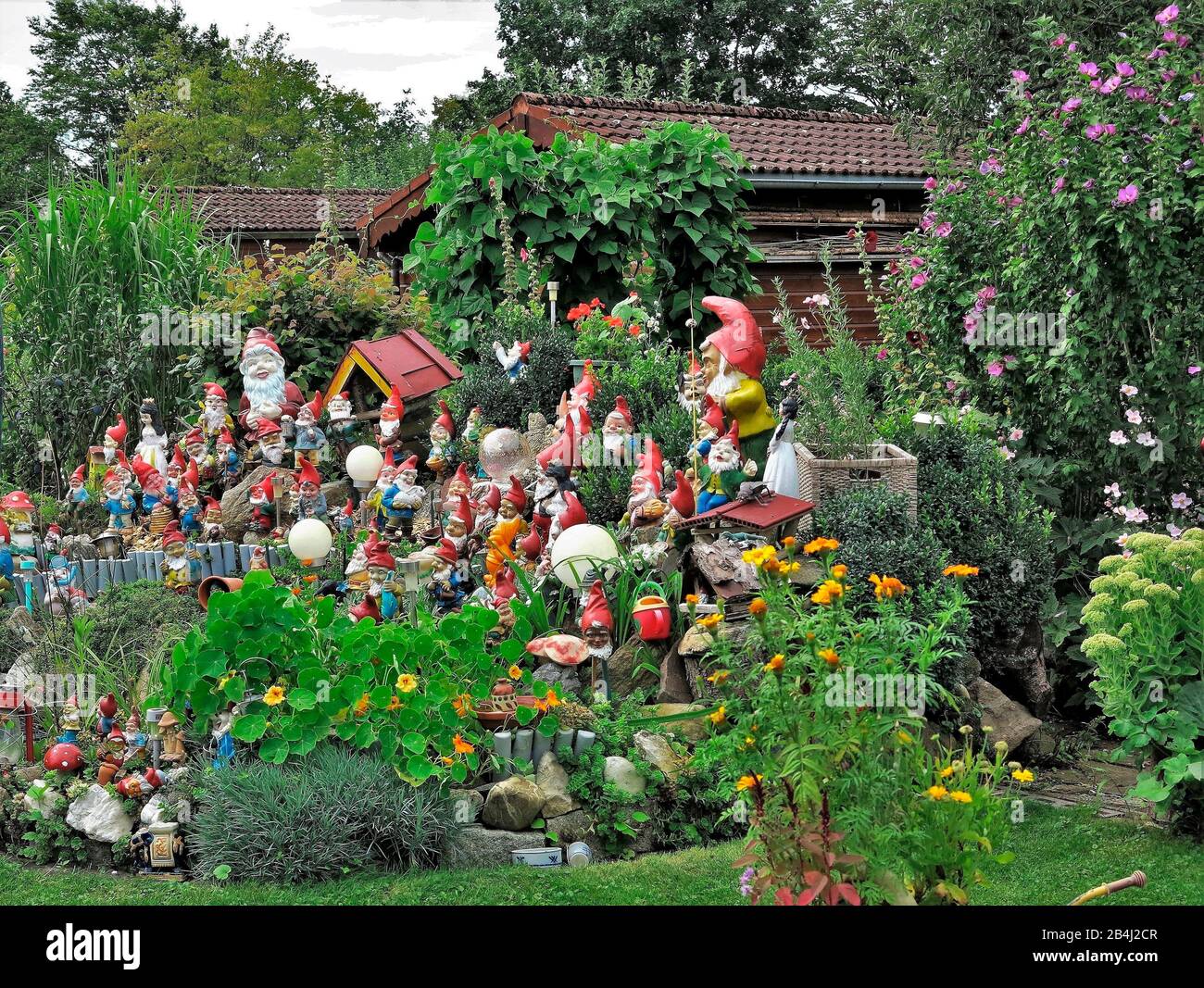 Deutschland, Bayern, Germering, Garten, Gnome Stockfoto