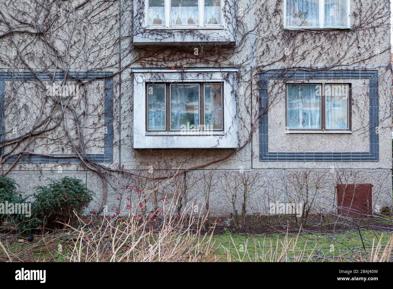 Unsanierte Plattenbauten aus der ehemaligen DDR im Leipziger Stadtteil Kreuzstraßenviertel Stockfoto