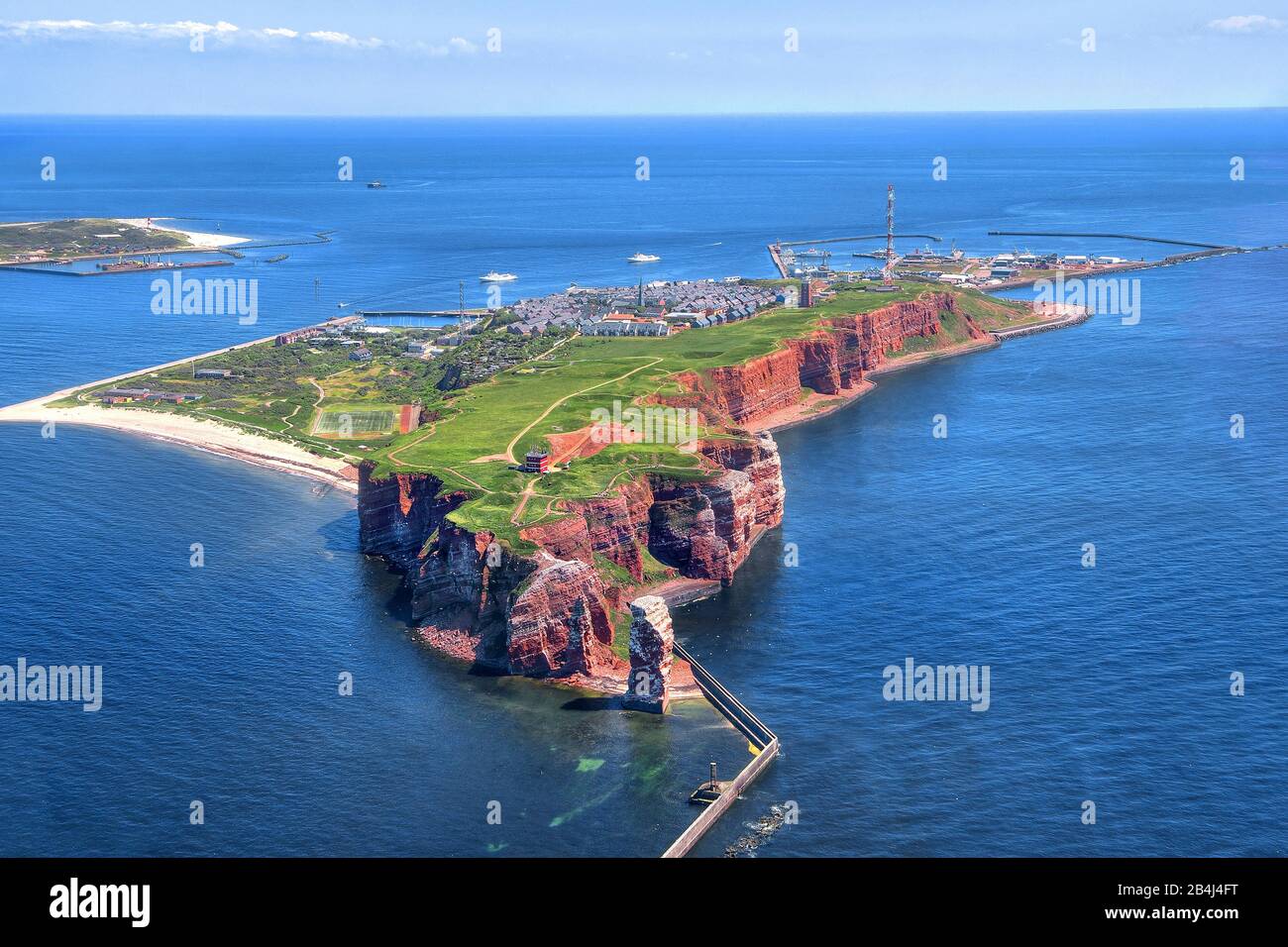 Die Insel mit den Klippen des Brandungsfelses lange Anna und der Baddüne Nordwest, Heligoland, Heligoland Bay, Deutsche Bucht, Nordseeinsel, Nordsee, Schleswig-Holstein, Deutschland Stockfoto