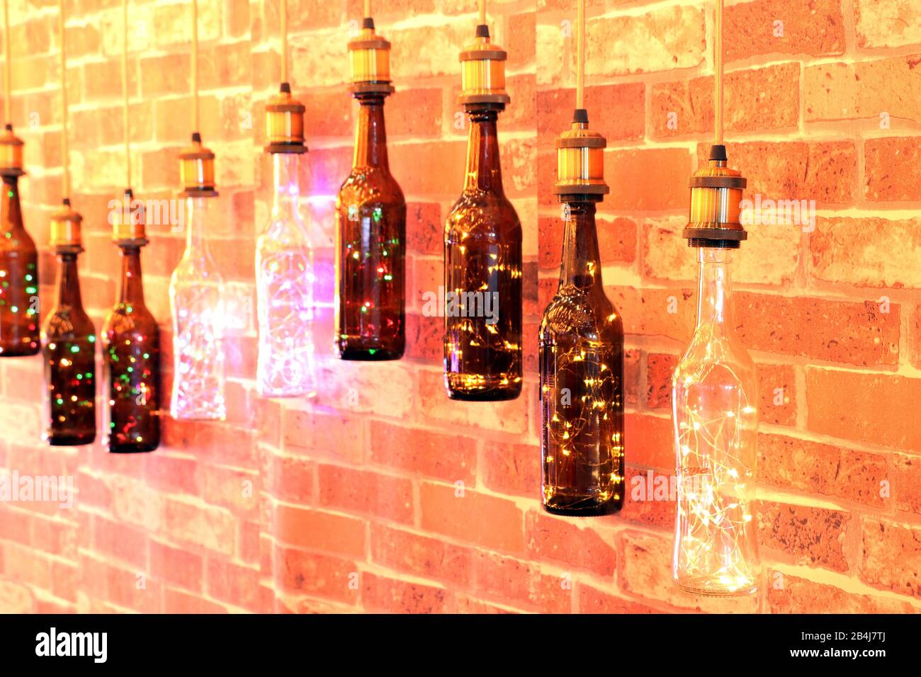 Flaschenform energieeffiziente Wandleuchte bei der Ausstellung. Stockfoto