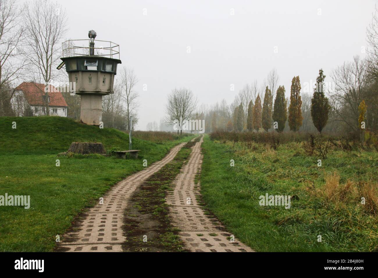 Deutschland, Sachsen-Anhalt, Hötensleben, Grenzturm und Todesstreifen an der innerdeutschen Grenze, Grenzmuseum Hötensleben, Sachsen-Anhalt. Stockfoto