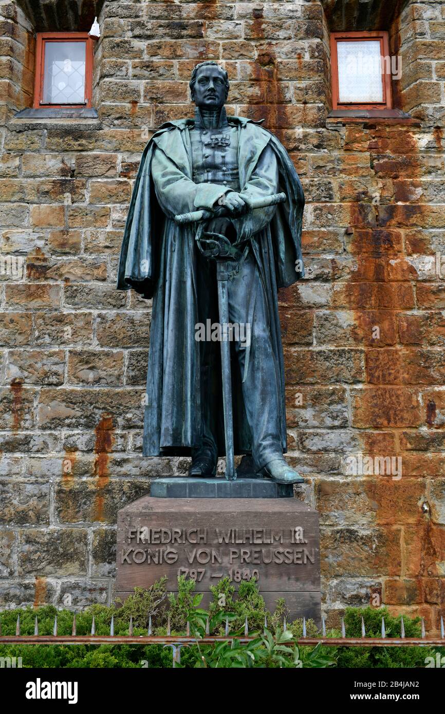 Bronzene Jamben, Denkmal zu Ehren von Friedrich Wilhelm III König von Preßburg 1797-1840, Burg von Hohenzollern, Hechingen, Schwäbische Alb, Baden-Württemberg, Deutschland, Europa Stockfoto