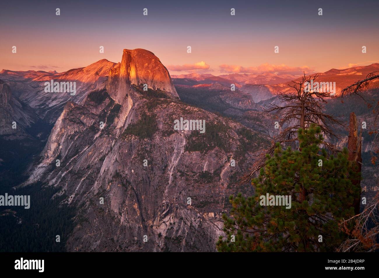 USA, Vereinigte Staaten von Amerika, Half Dome im Yosemite National Park, Kalifornien Stockfoto
