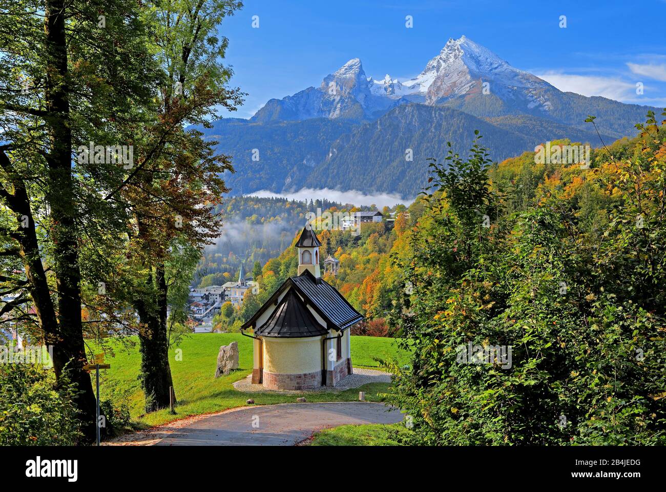 Kirchleitn-Kapelle gegen den Watzmann (2713m), Berchtesgaden, Berchtesgadener Land, Oberbayern, Bayern, Deutschland Stockfoto