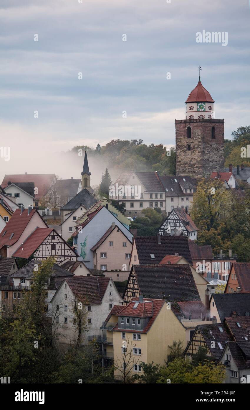 Haigerloch, Altstadt, Hang, Nebel, Dunst, Wolke, Turm, Römerturm, Herbst, Laub Stockfoto