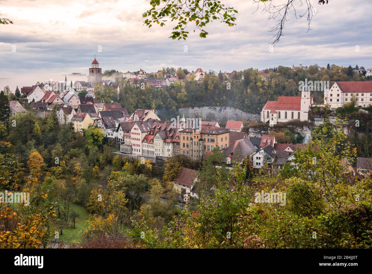 Haigerloch, Altstadt, Hang, Nebel, Dunst, Wolke, Turm, Römerturm, Herbst, Laub Stockfoto