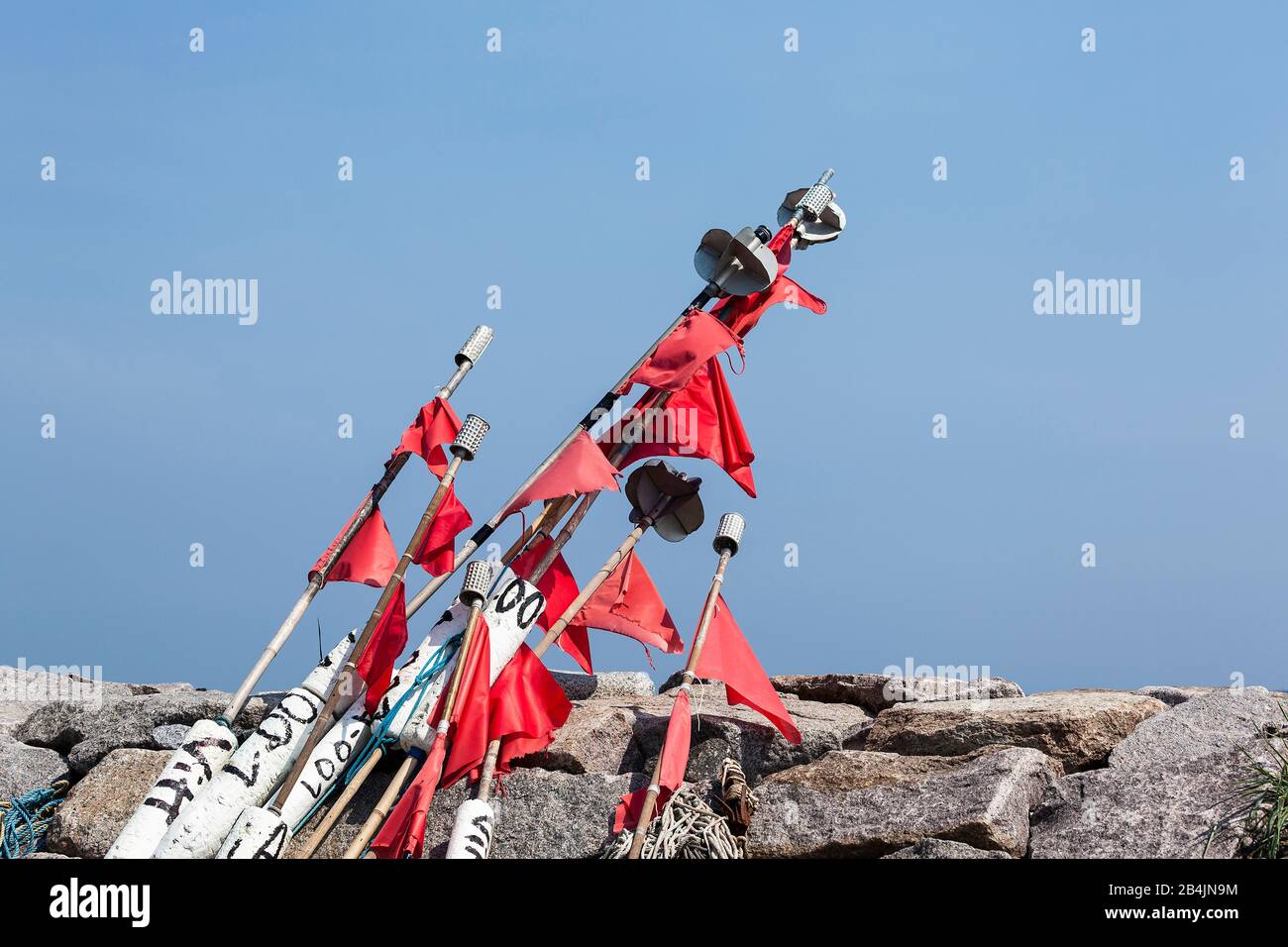 Rügen, Fischerdorf Vitt, Bojenflaggen Stockfoto