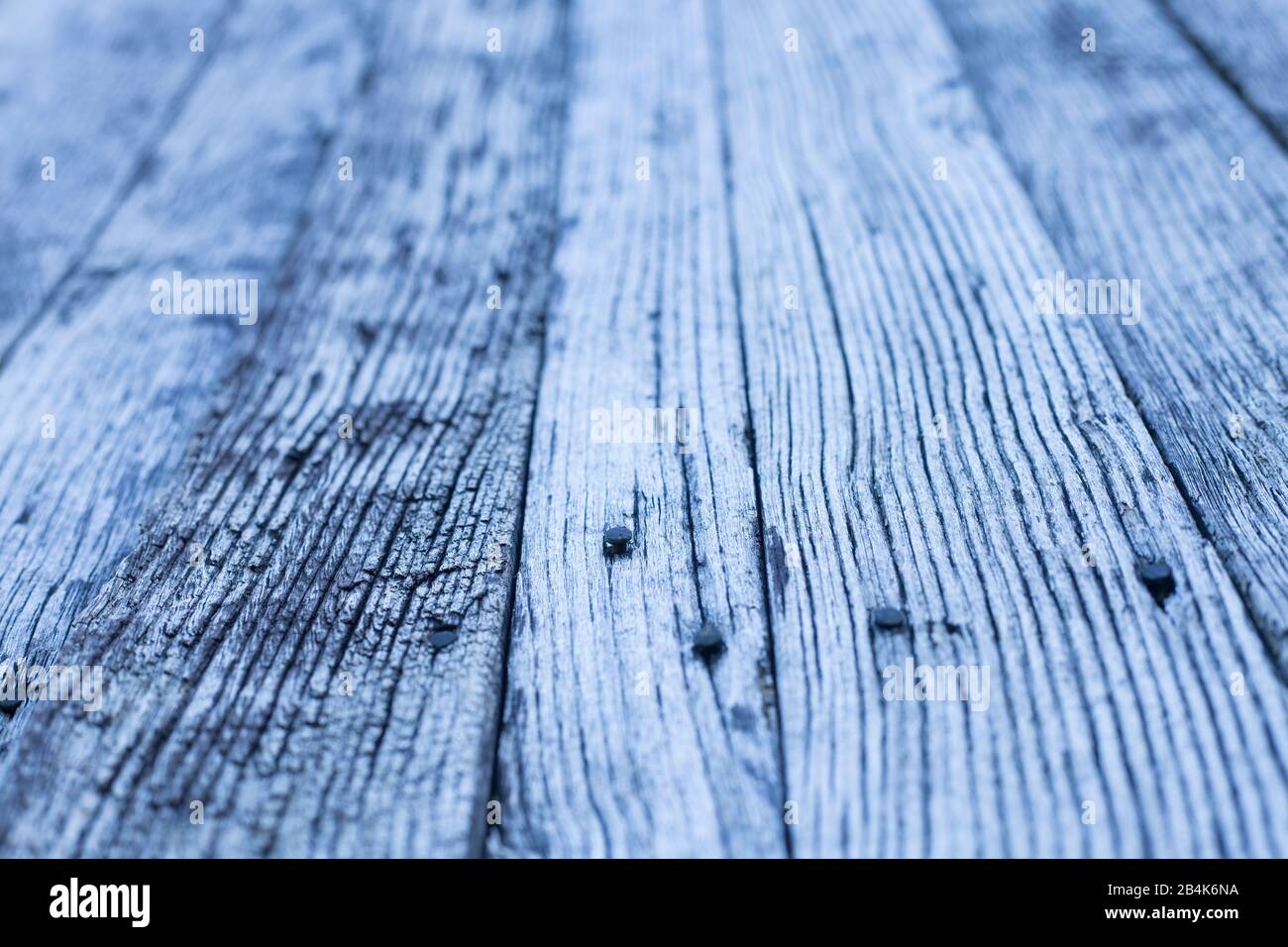 Alter Holzboden mit Blautönen, ausgewählter Fokus Stockfoto