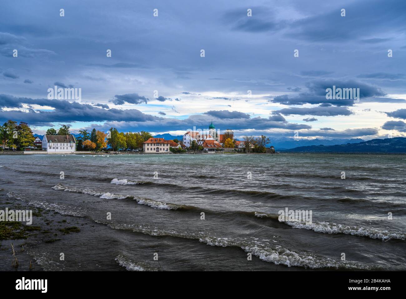Deutschland, Bayern, Schwaben, Bodensee, Wasserburg, Schloss mit Pfarrkirche St. Georg, Blick vom Malerwinkel Stockfoto
