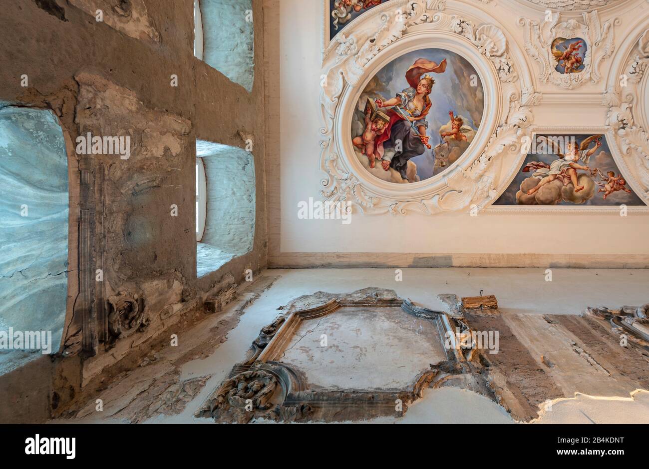 Deutschland, Sachsen-Anhalt, Hundisburg, Deckengemälde im Schloss Hundisburg, Deckenplatten haben Vorbilder in der 1593 erschienenen Iconologia von Cesare Ripa. Stockfoto