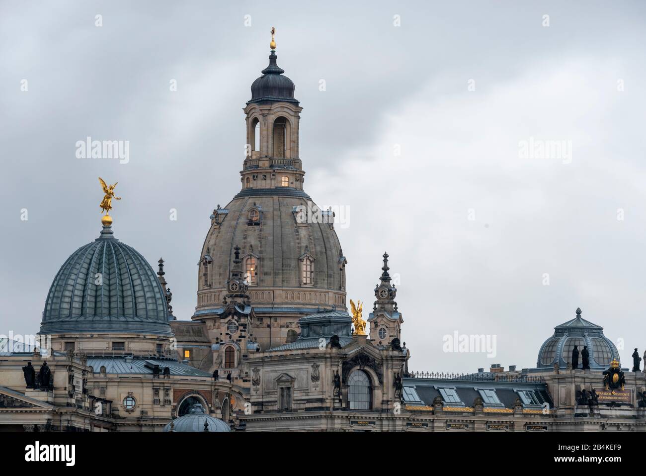 Deutschland, Sachsen. Dresden, Kunsthochschule und Frauenkirche in Dresden, Freistaat Sachsen. Stockfoto