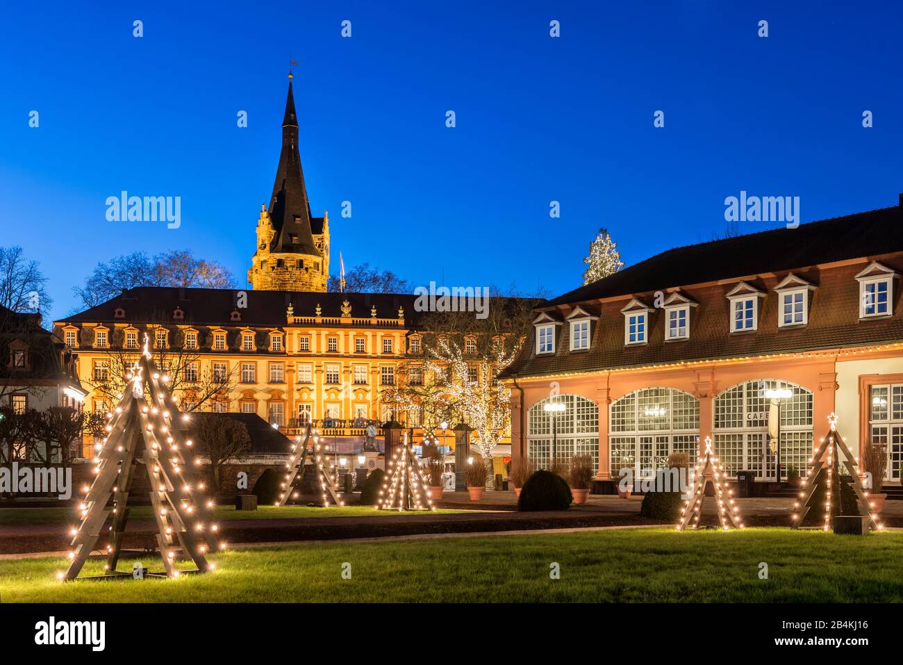 Erbach, Hessen, Deutschland, Europa, Schloss Erbach und Orangerie im Vorfeld von Weihnachten Stockfoto