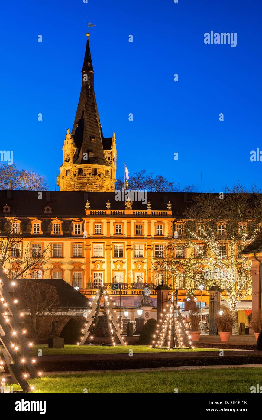 Erbach, Hessen, Deutschland, Europa, Schloss Erbach und Orangerie im Vorfeld von Weihnachten Stockfoto