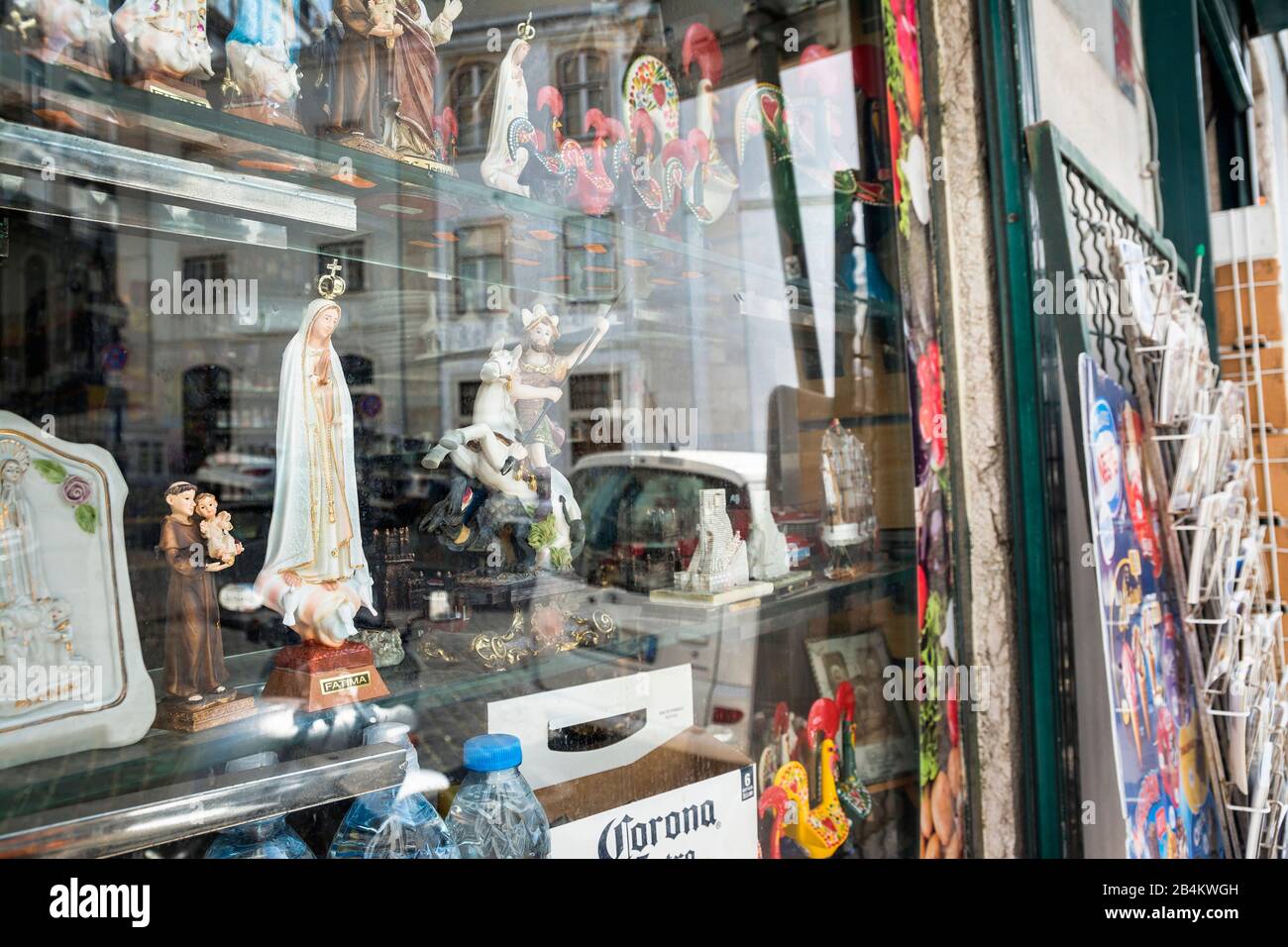 Europa, Portugal, Hauptstadt, Altstadt von Lissabon, Alfama, Geschäftsviertel, Einzelhandel, Schaufenster, Souvenir Stockfoto