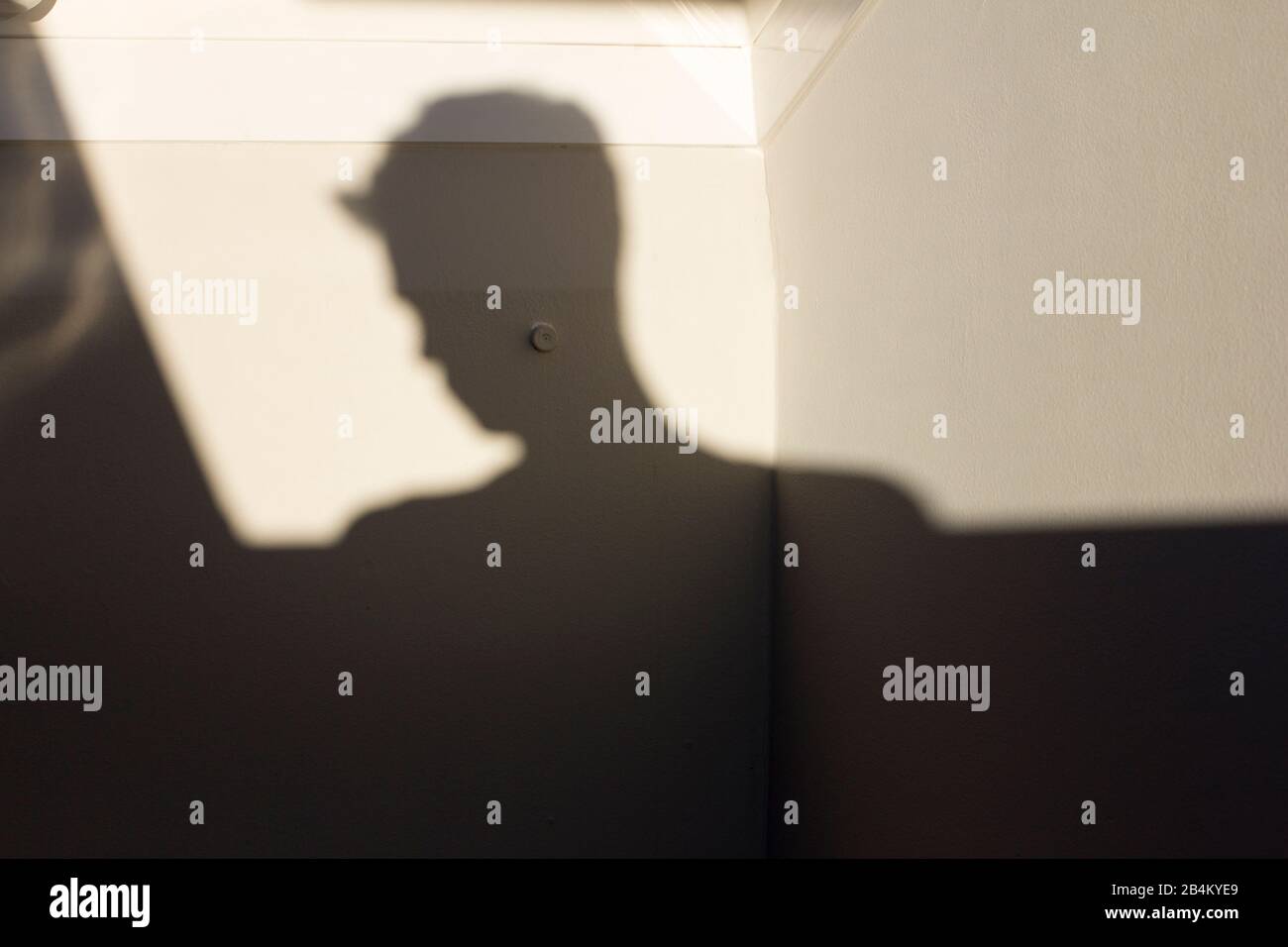 Schattenselbstporträt am Morgen Stockfoto