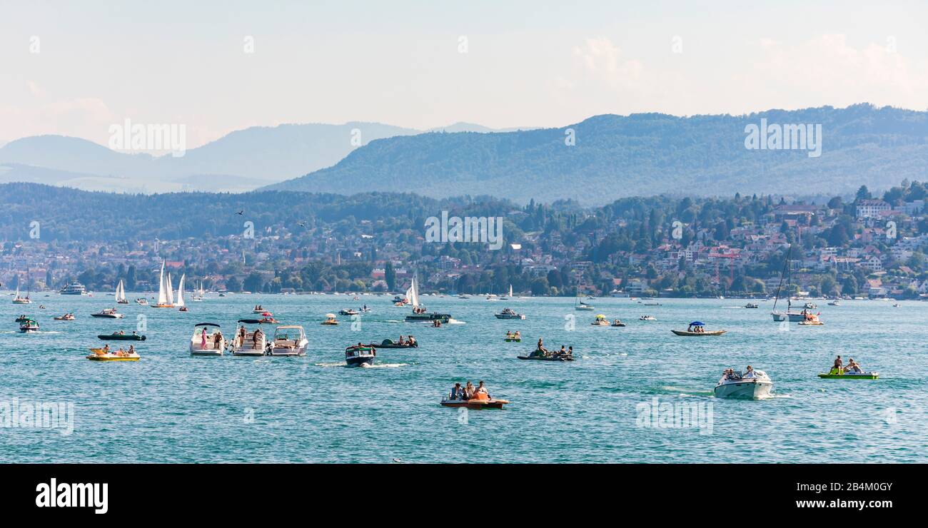 Schweiz, Kanton Zürich, Zürich, Zürichsee, Boote, Motorboote, Tretboote, Segelboote, Sommer Stockfoto
