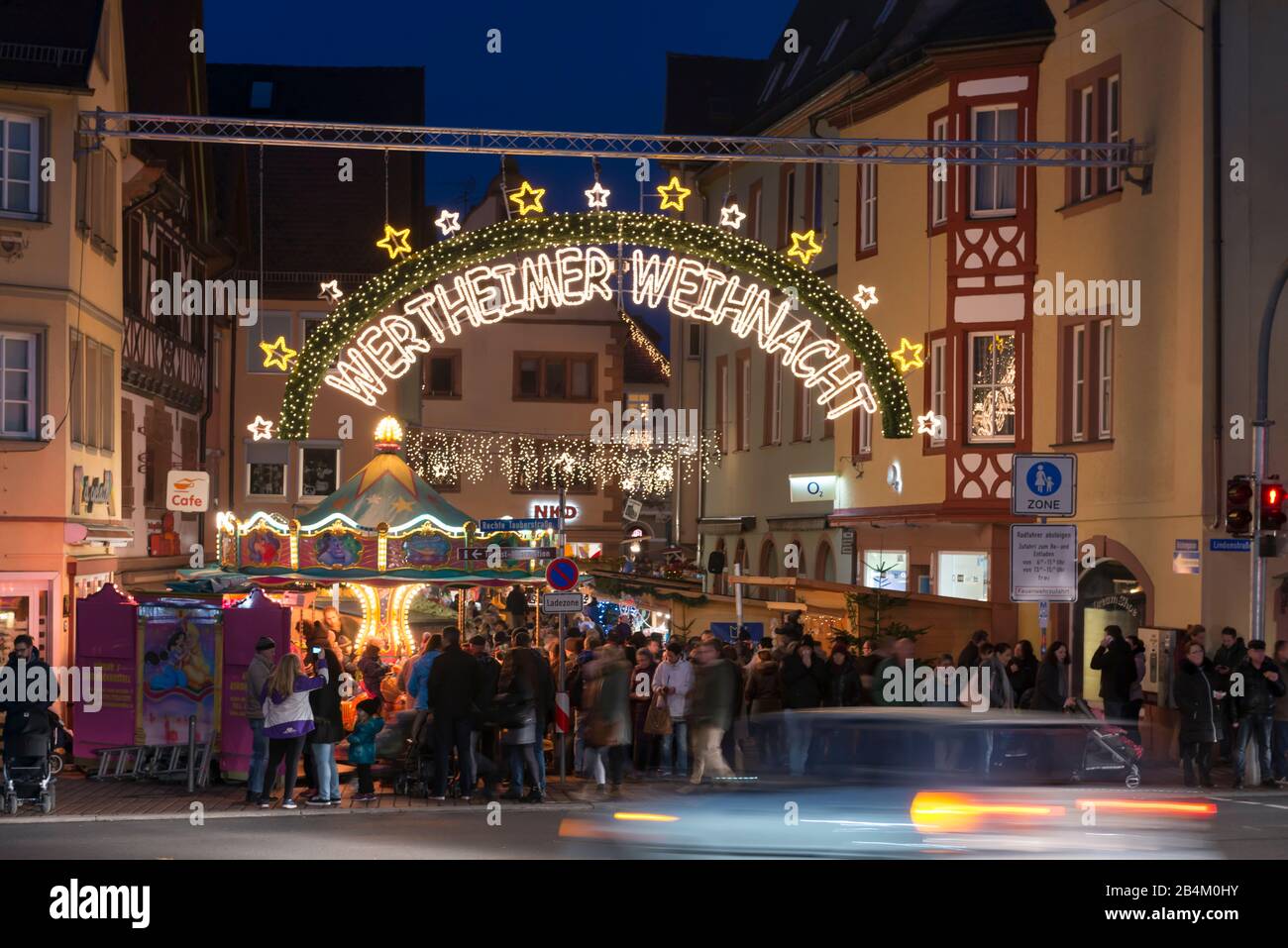 Wertheim am Main, Main-Tauber-Kreis, Baden-Württemberg, Deutschland, Blick auf den Weihnachtsmarkt in der Altstadt. Stockfoto