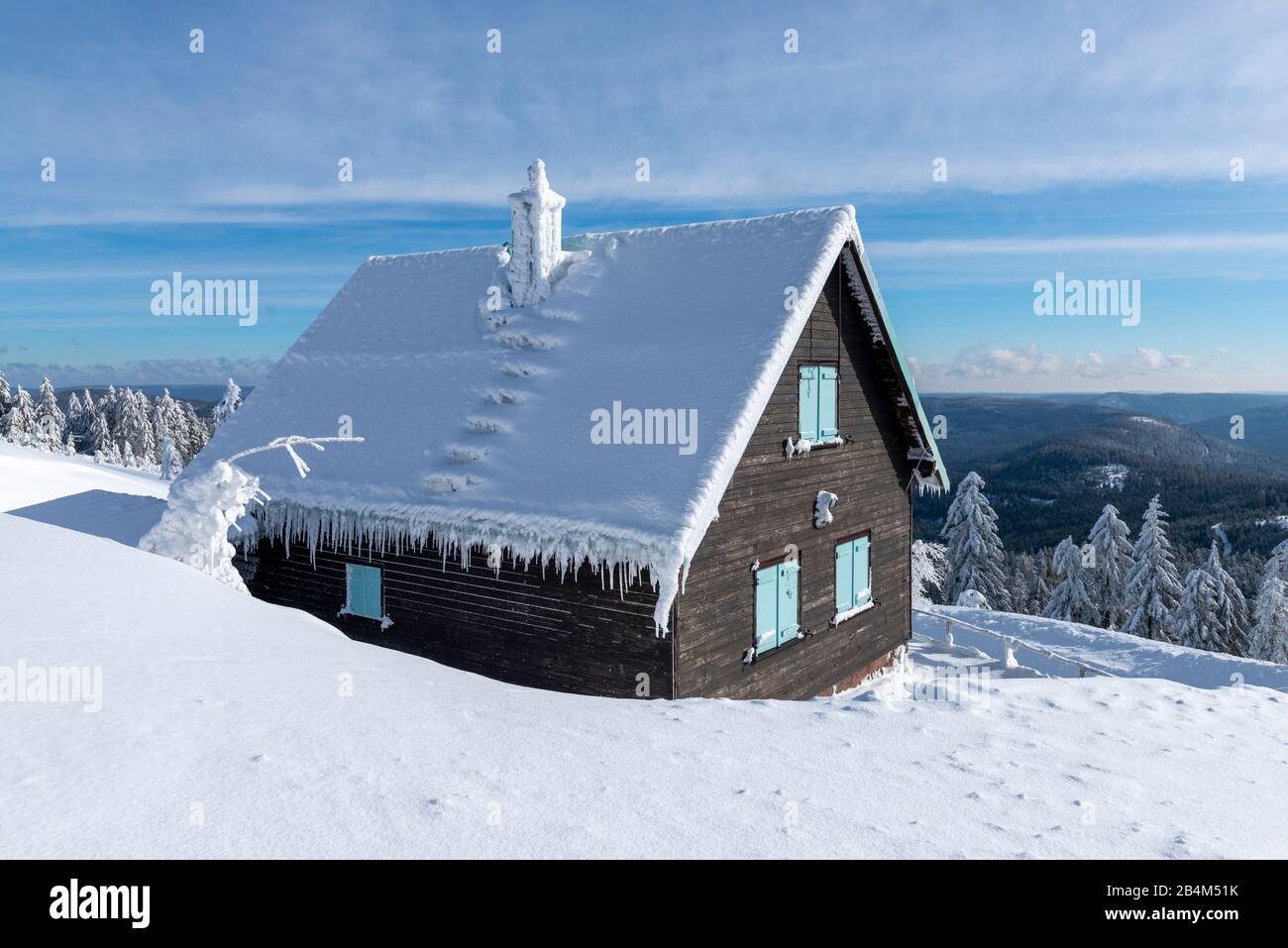 Deutschland, Baden-Württemberg, Schwarzwald, Holzhaus bei Hornisgrinde (1163 m) der höchste Berg im nördlichen Schwarzwald. Stockfoto