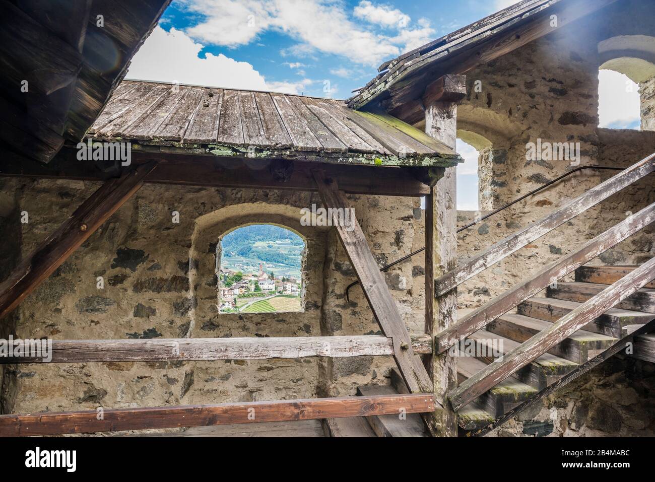 Italien, Südtirol, Tyrol, Wehrgang auf Schloss Tyrol Stockfoto