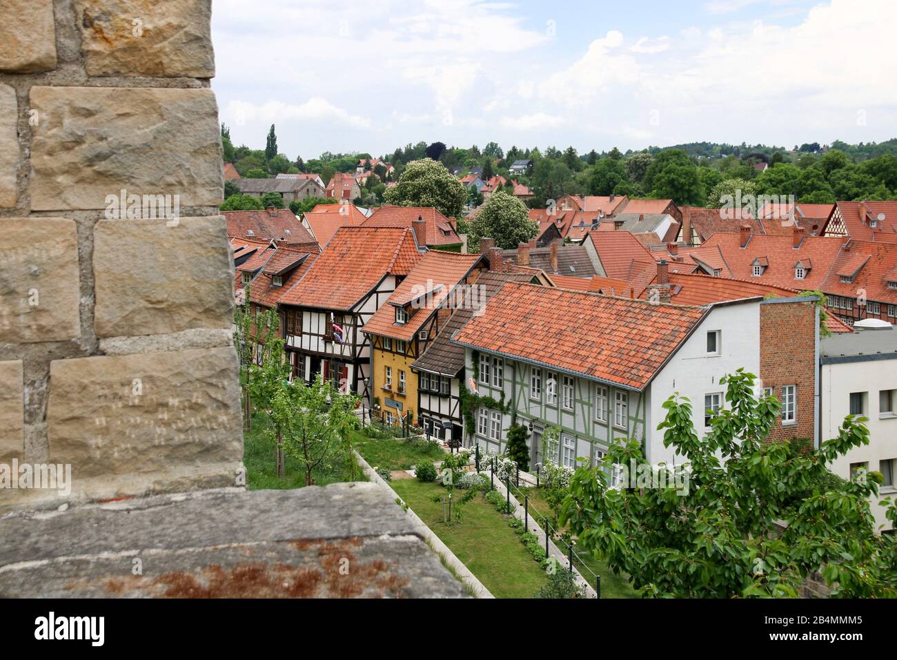 Deutschland, Sachsen-Anhalt, Quedlinburg, Blick auf Fachwerkhäuser in der Weltkulturerbe-Stadt Quedlinburg. Stockfoto