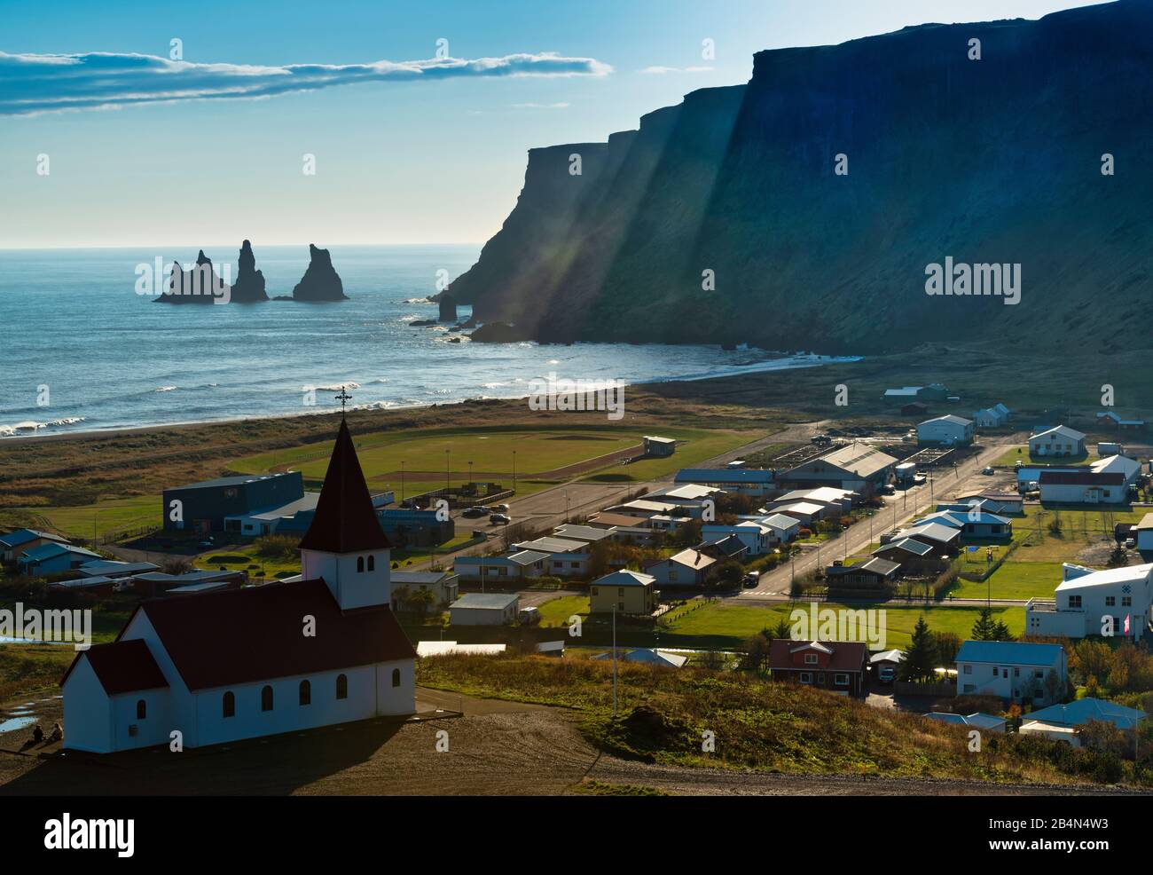 Island, Vik Basaltfelsen Reynisdrangar am Kap Dyrholaey bei Vik i Myrdal, Myrdalur, Stockfoto