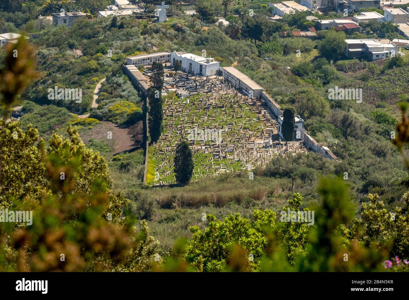 Stromboli-Friedhof, Stromboli, Äolische Inseln, Äolische Inseln, Tyrrhenisches Meer, Süditalien, Europa, Sizilien, Italien Stockfoto