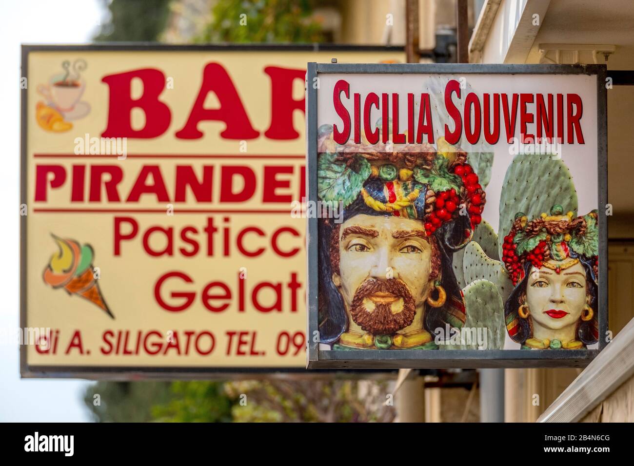 Werbeschild für sizilianische Keramik, Taormina, Süditalien, Europa, Sizilien, Italien Stockfoto