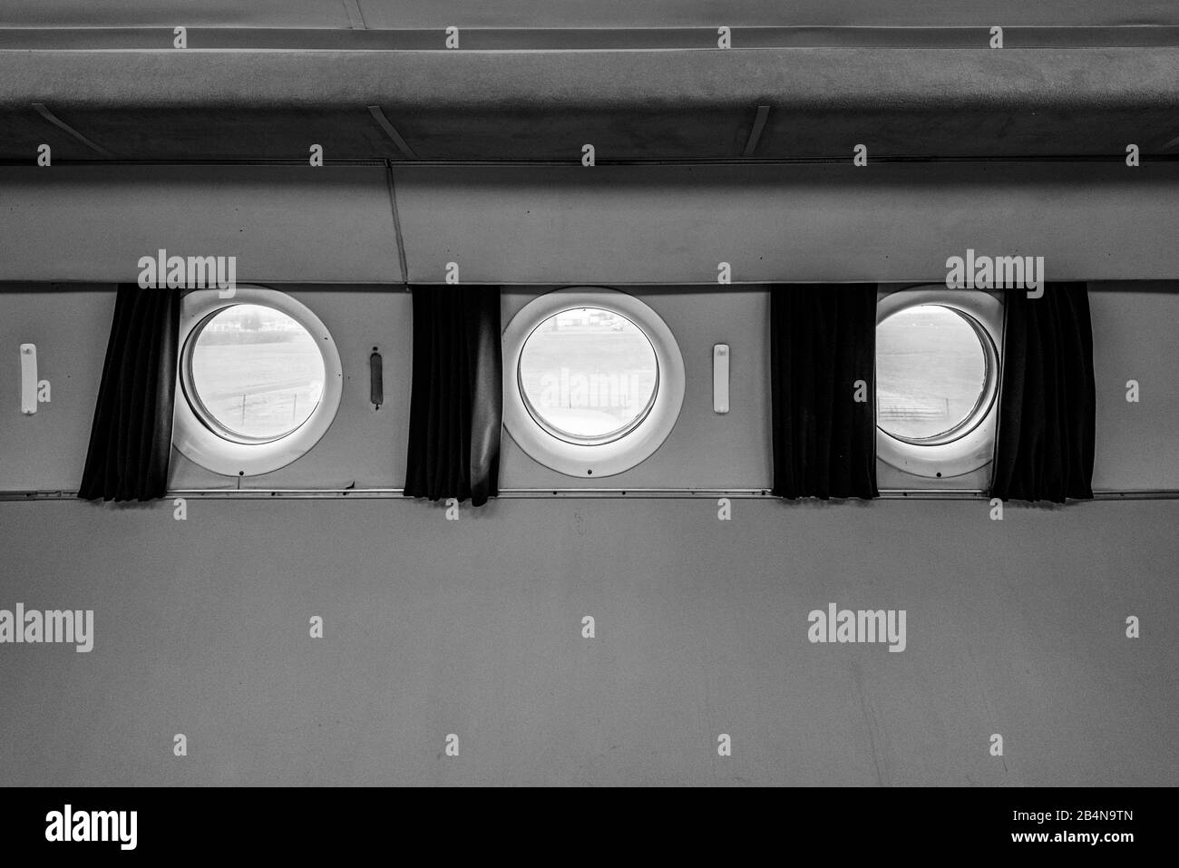 Deutschland, Sachsen-Anhalt, Magdeburg, Tupolew-134, Bullaugen, Flugzeug der DDR-Fluggesellschaft "INTERFLUG", ist seit 2004 auf dem Flugplatz Magdeburg. Stockfoto