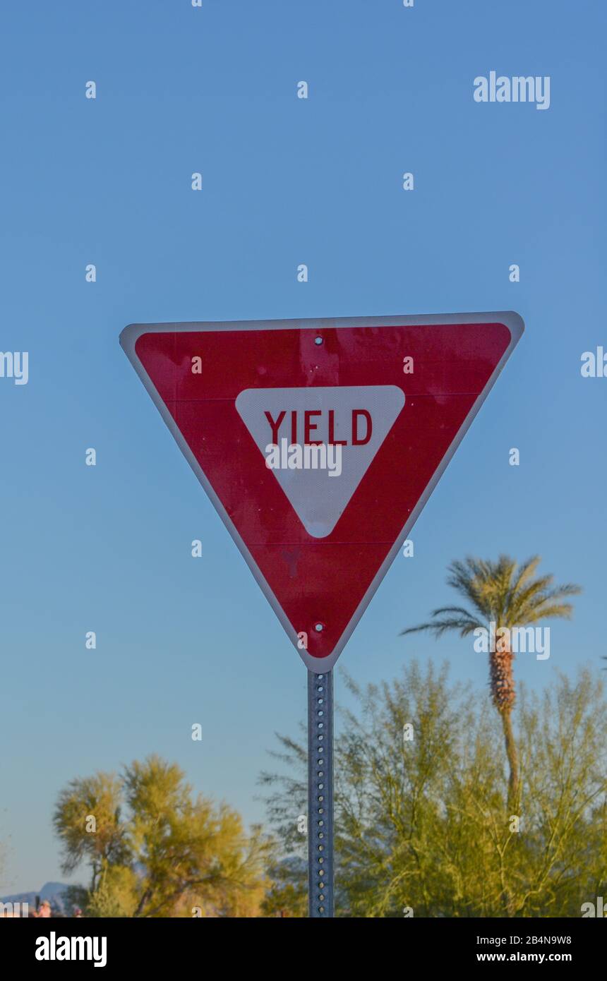 Yield Sign, Road Sign, Warning, Yield to Traffic, Arizona USA Stockfoto