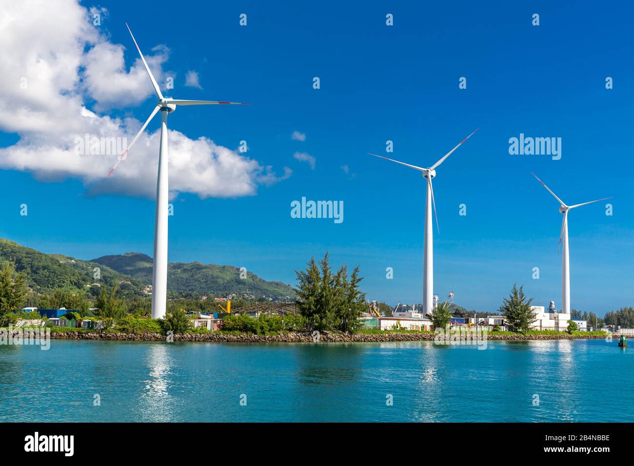 Windkraftanlagen, Hafen von Victoria, Insel Mahe, Seychellen, Indischer Ozean, Afrika Stockfoto