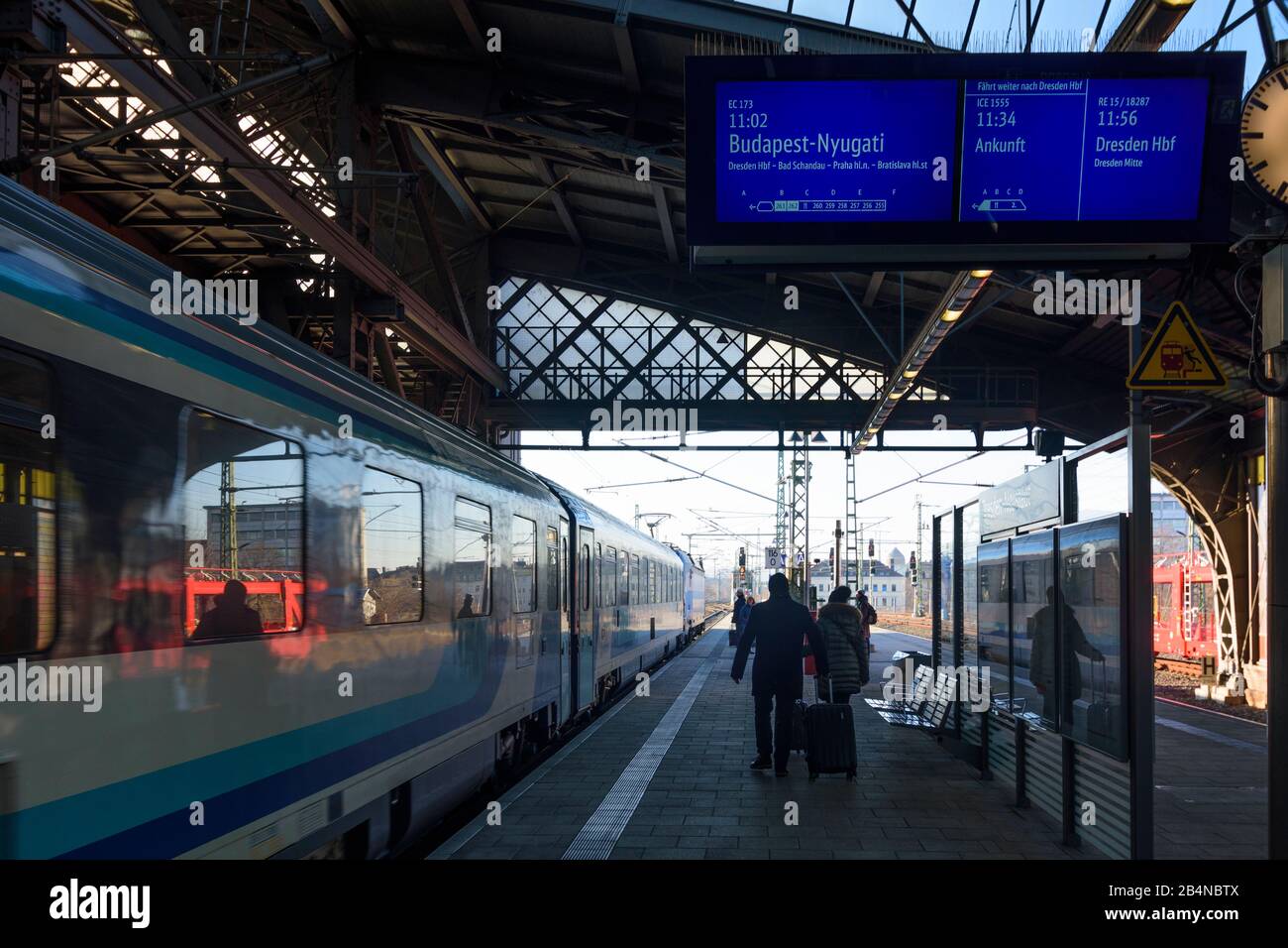 Dresden neustadt bahnhof Fotos und Bildmaterial in hoher Auflösung Alamy