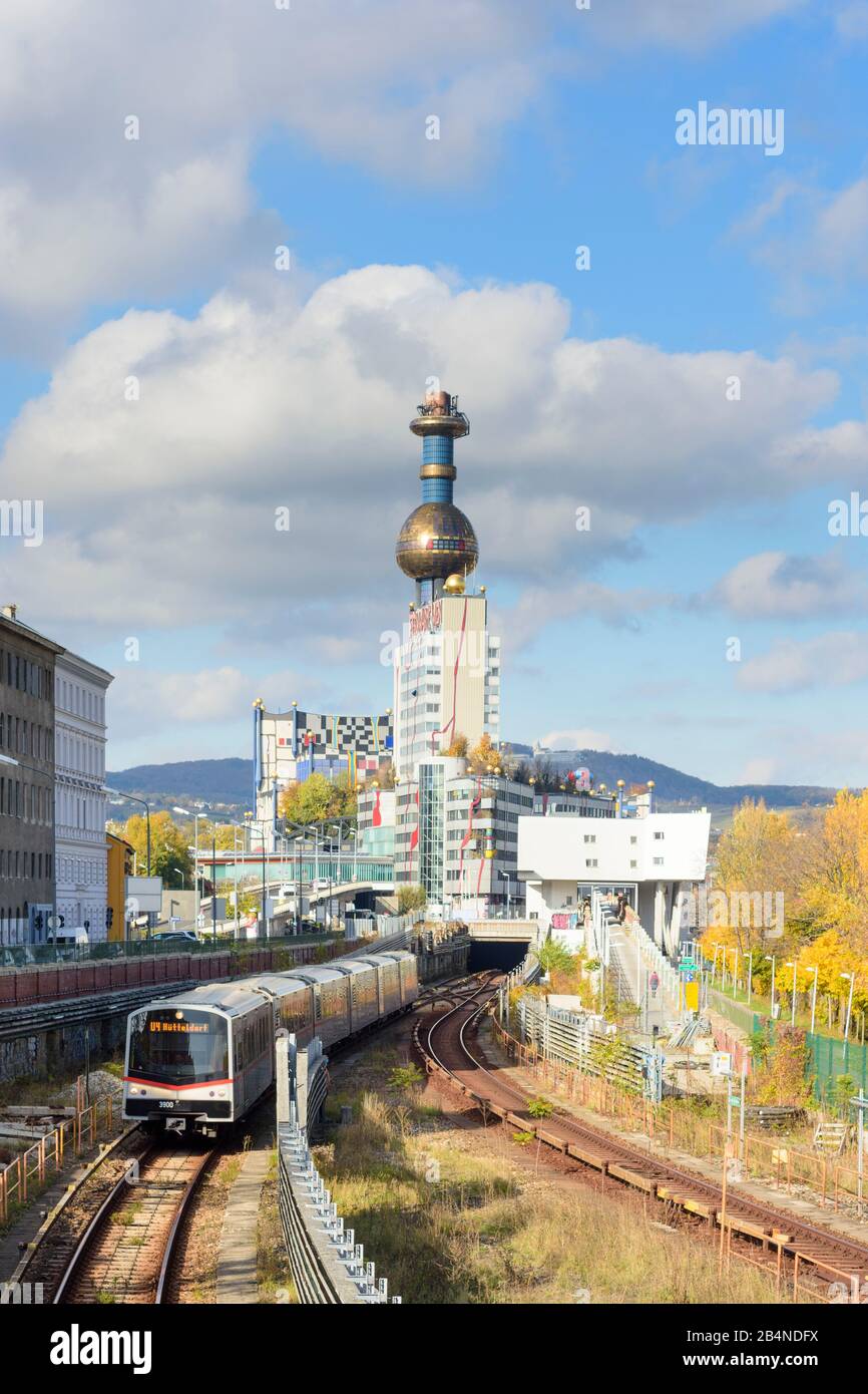 Wien, Müllverbrennungsanlage Spittelau, Bahn der U-Bahn-Linie U4 in Österreich, Wien, 9. Bezirk, Alsergrund Stockfoto