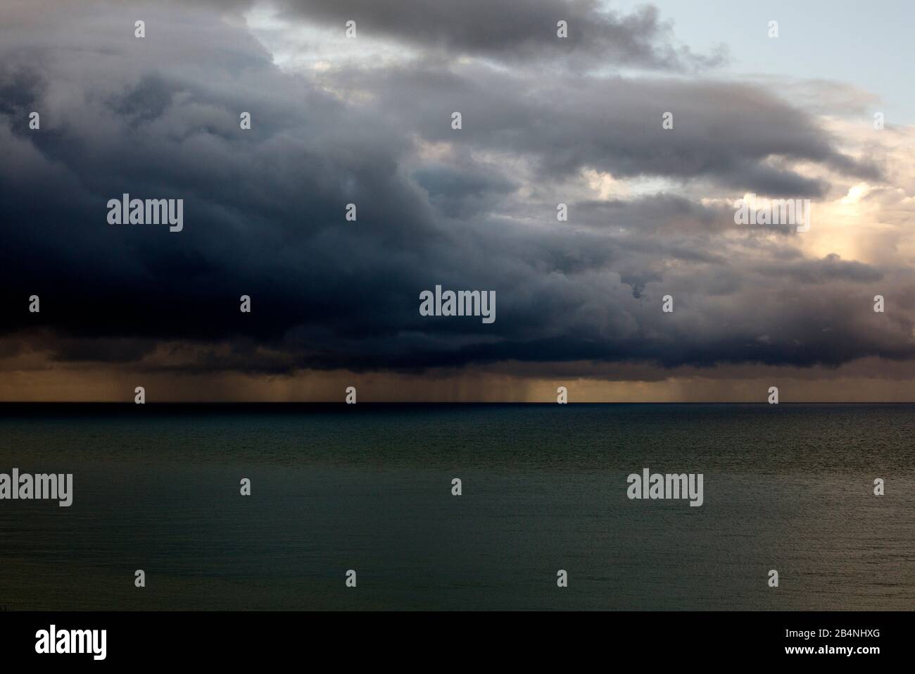 Fécamp ist eine französische Stadt an der Cote d-'Albatre. Im Departement Seine-Maritime in der Region Normandie. Sie liegt auf Meereshöhe direkt am Ärmelkanal zwischen Dieppe und Le Havre. Stockfoto