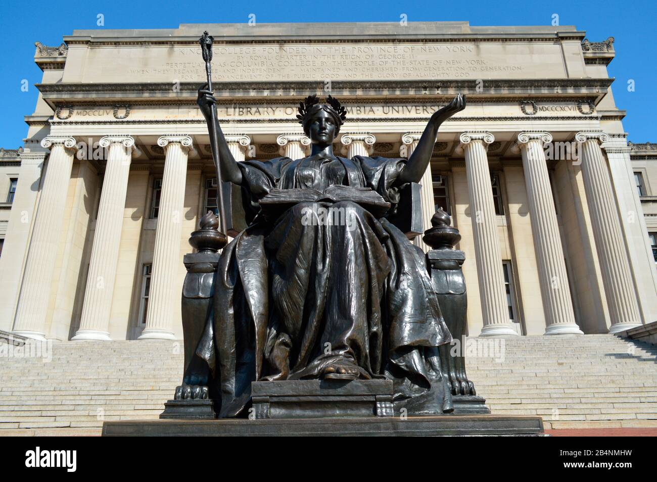 Die Columbia University ist eine private Forschungsuniversität der Ivy League in New York City, Alma Mater Statue Stockfoto Die Columbia University ist eine private Forschungsuniversität der Ivy League in New York City, Alma Mater Statue Stockfoto