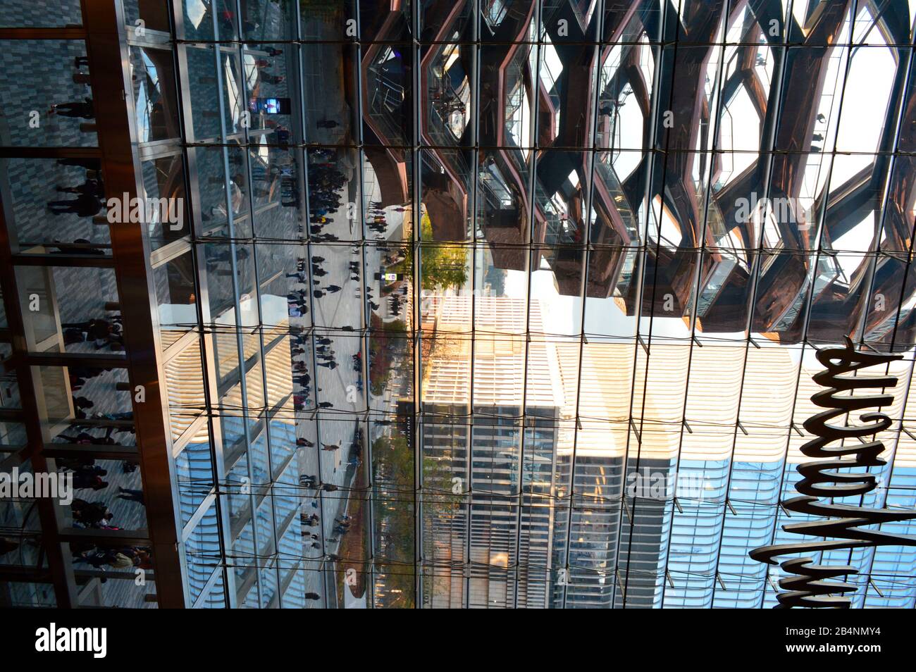 USA, New York City, Manhattan, Midtown, Hudson Yards, The Vessel, interaktives Kunstwerk von Thomas Heatherwick und Heatherwick Studio Stockfoto