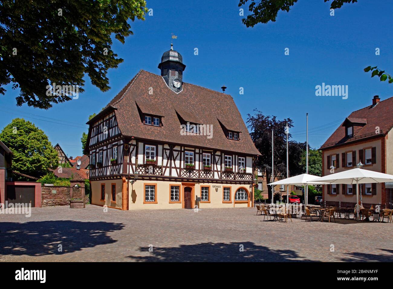 Deutschland, Baden-Württemberg, Grötzingen, Landkreis Karlsruhe, Rathaus, geschütztes Architekturdenkmal Stockfoto