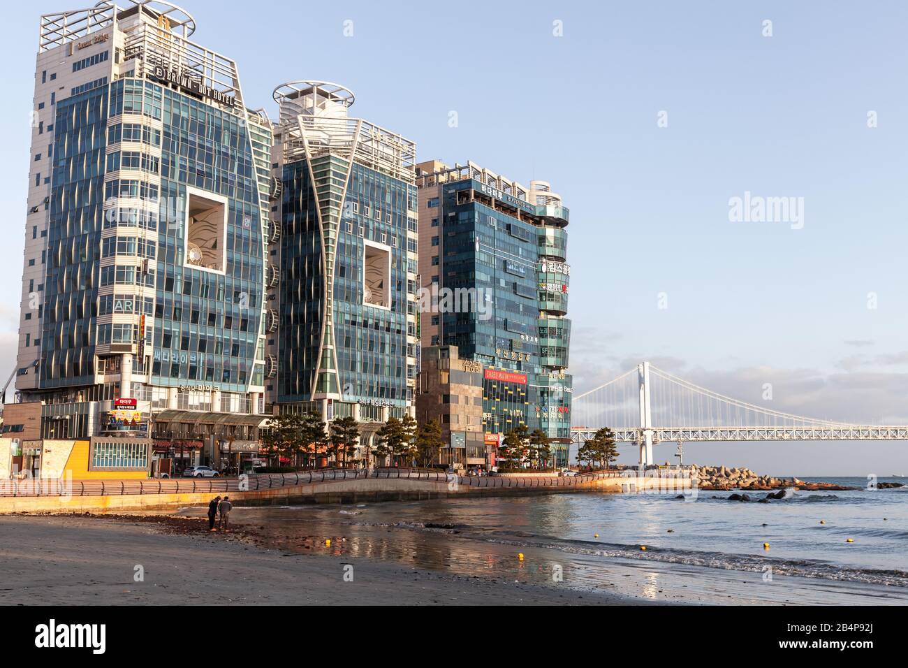 Busan, Südkorea - 16. März 2018: Stadtbild der Stadt Busan, moderne Hotels an einer Meeresküste Stockfoto