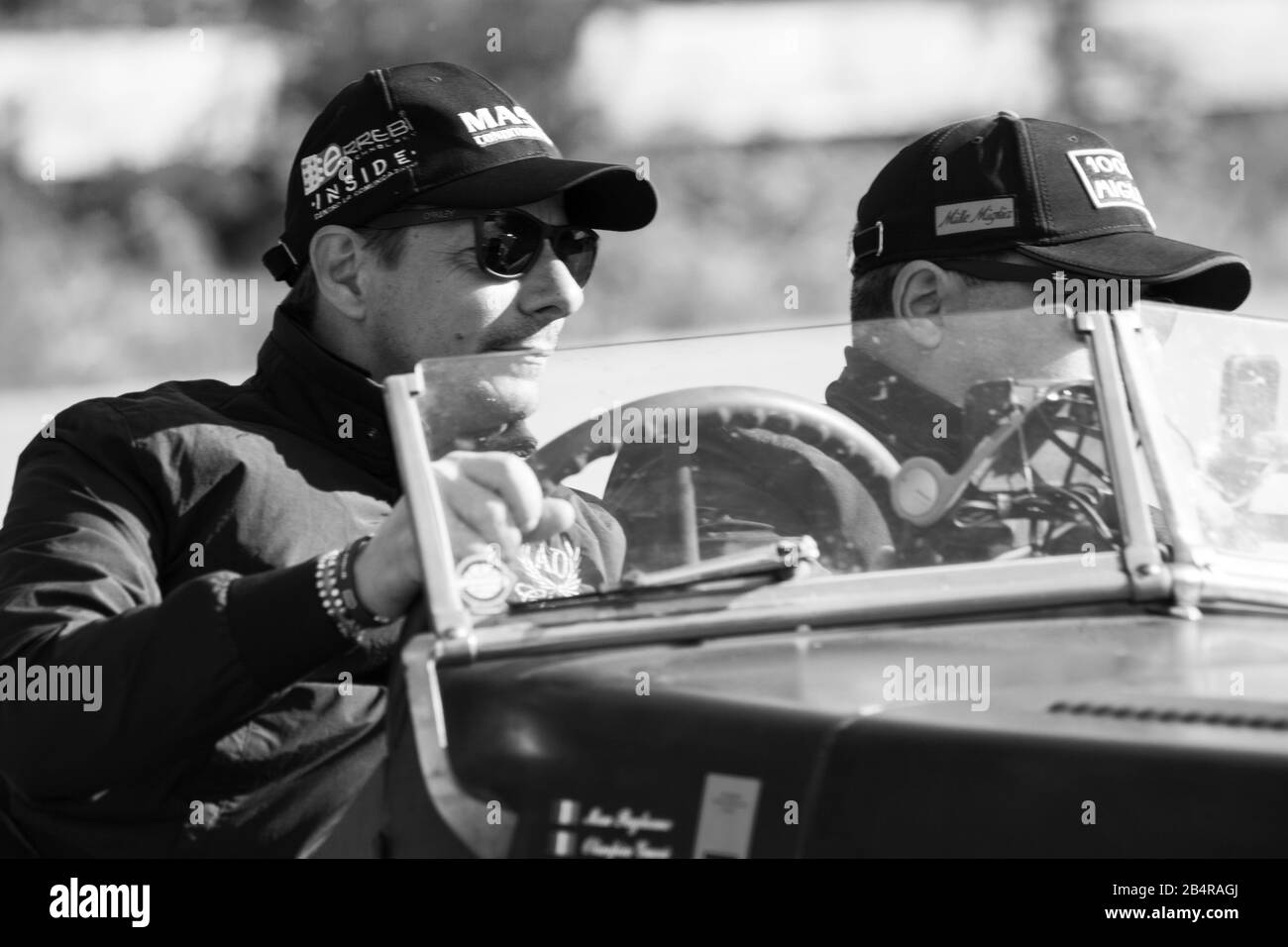 Pesaro COLLE SAN BARTOLO, ITALIEN - 17. MAI 2018: SAM C25 F GRAN SPORT 1925 auf einem alten Rennwagen in der Rallye Mille Miglia 2018 der berühmte italienische Histor Stockfoto