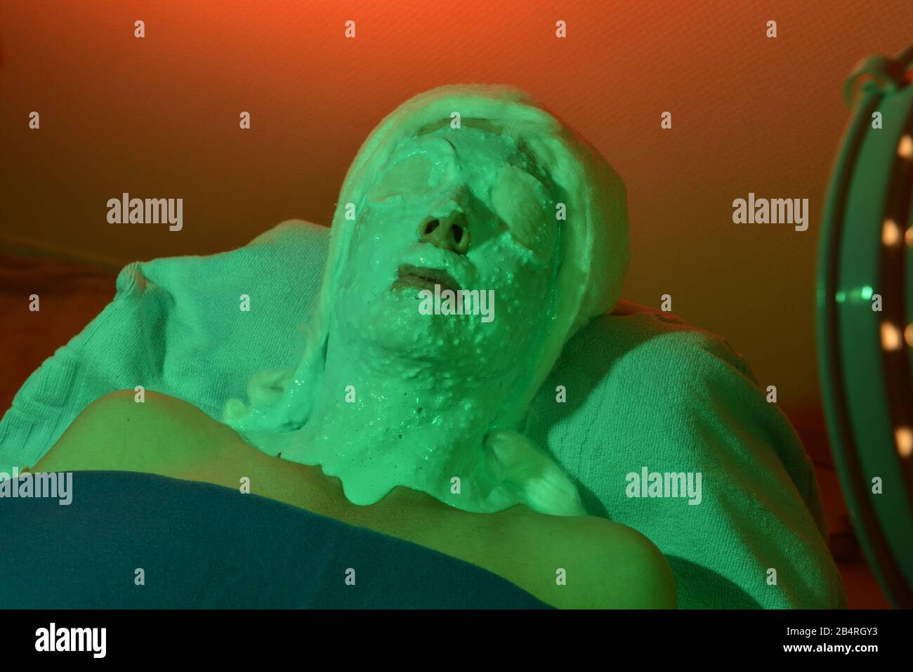 Lichttherapie, Kosmetik, Gesichtsmaske Stockfoto