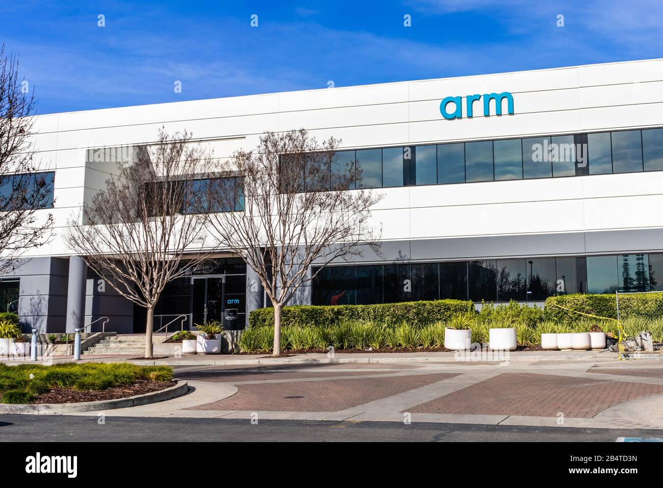 Februar 2020 San Jose/CA/USA - Arm, Inc. Hauptsitz im Silicon Valley; Arm Holdings ist ein globales Halbleiter- und Softwaredesignunternehmen, das sich im Besitz befindet Stockfoto