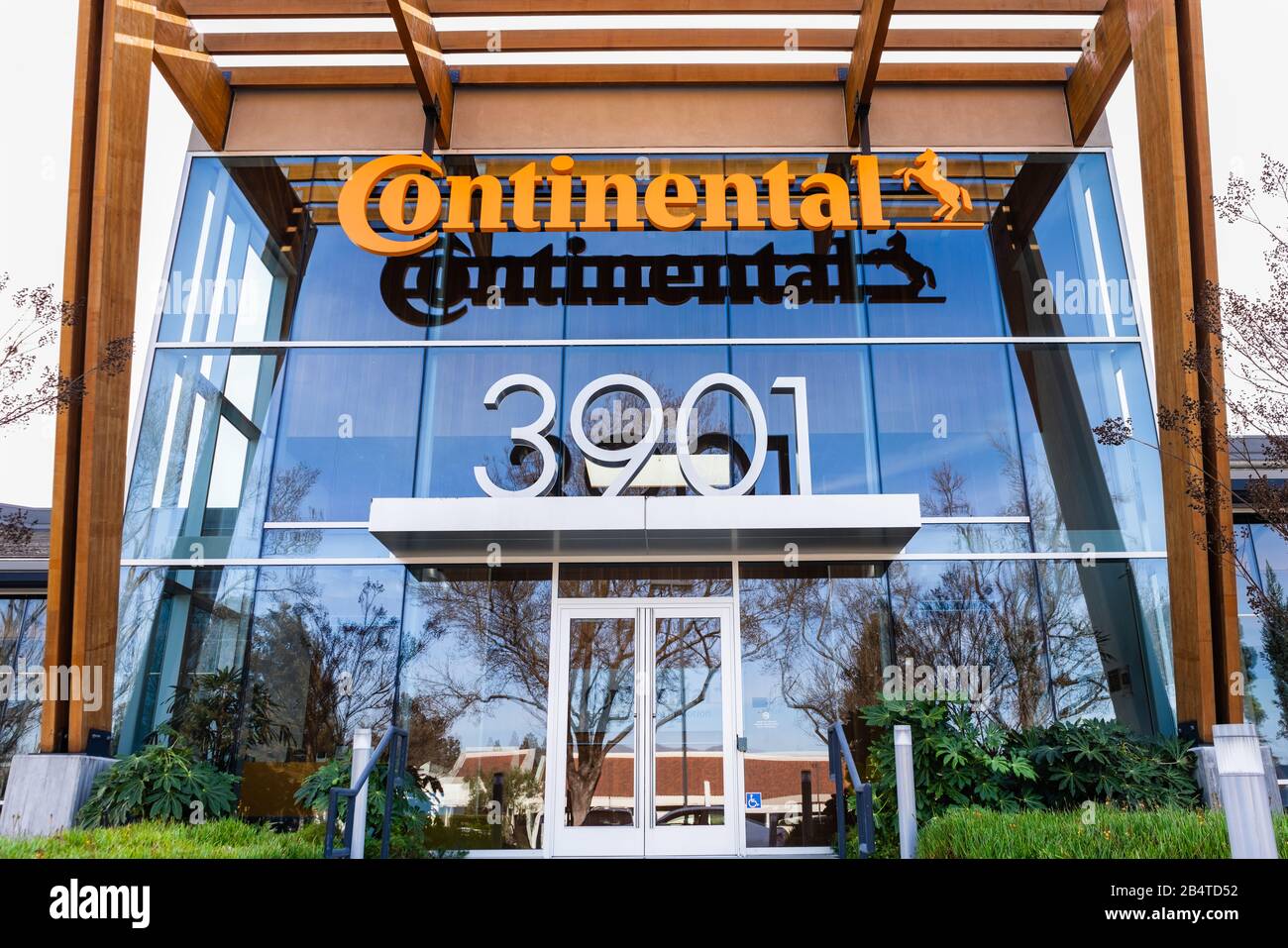 Februar 2020 San Jose/CA/USA - Continental Headquarters im Silicon Valley; Continental AG, allgemein bekannt als Continental, ist ein deutscher Automobilhersteller Stockfoto